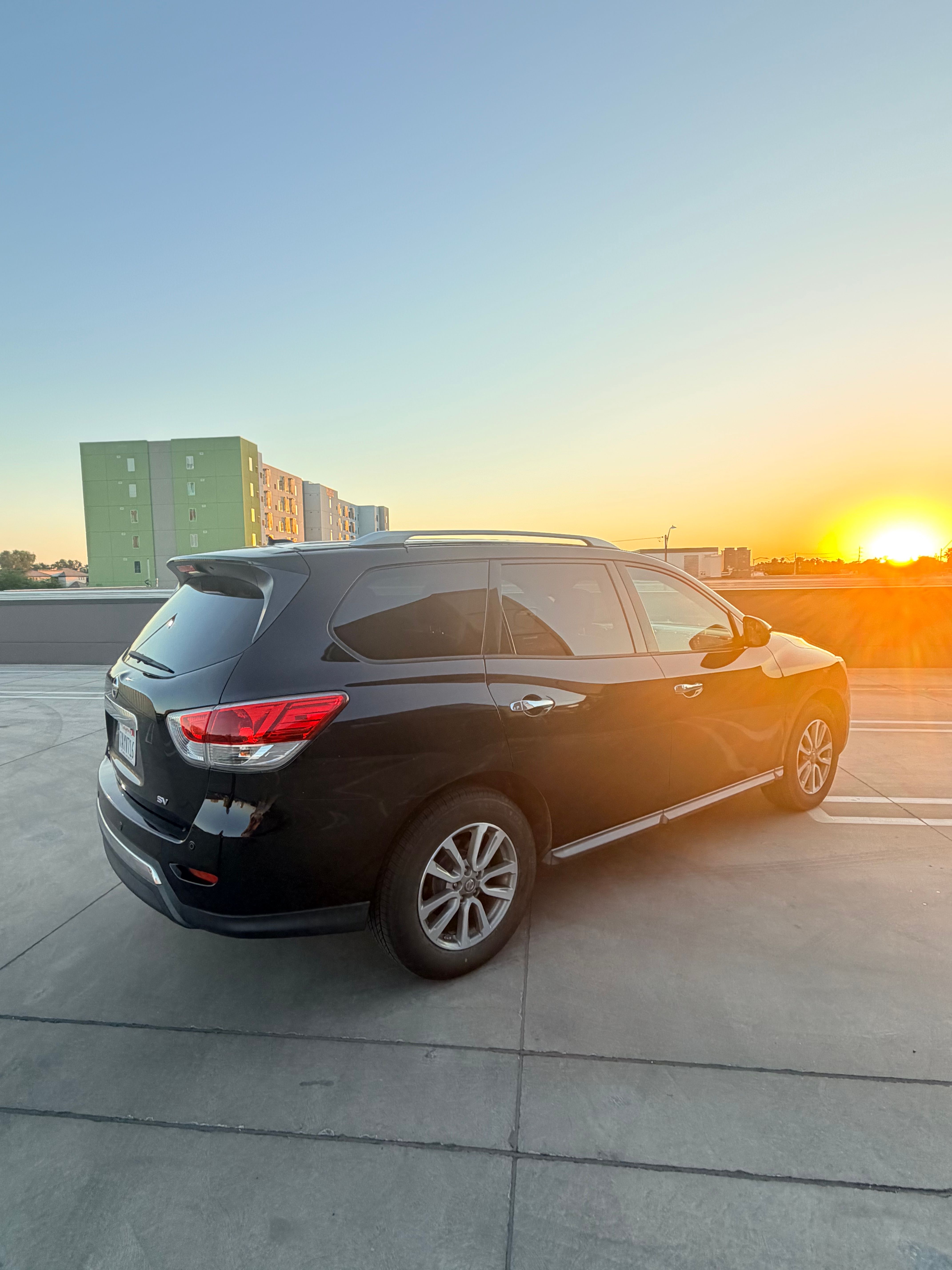 Used 2014 Nissan Pathfinder SV FWD image 4