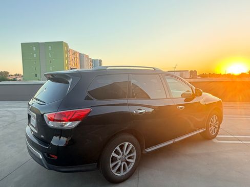 Used 2014 Nissan Pathfinder SV FWD image 4