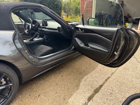 Used 2019 MAZDA MX-5 Miata Club w/ I-ACTIVSENSE Club Package image 19