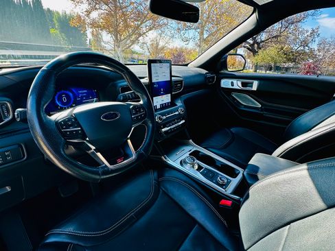 Used 2020 Ford Explorer ST w/ ST Street Pack image 24