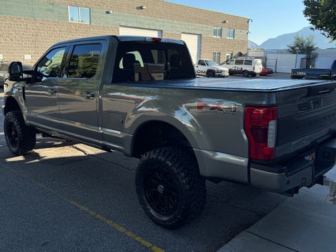 Used 2019 Ford F350 Platinum w/ Platinum Ultimate Package image 4