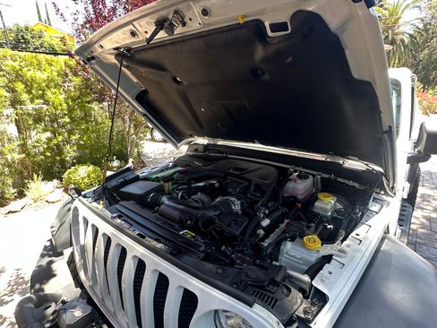 Used 2018 Jeep Wrangler Unlimited Sport S image 9