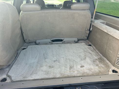 Used 1999 GMC Suburban Sport Utility w/ Marketing Opt Pkg 3 image 9