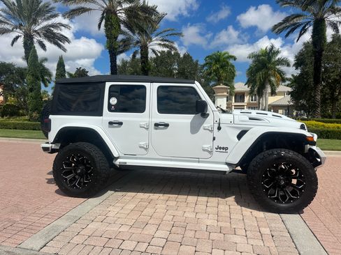 Used 2021 Jeep Wrangler Unlimited Rubicon AWD/4WD image 2