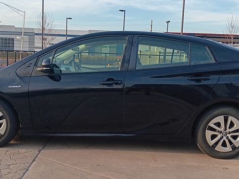 Used 2017 Toyota Prius One image 6