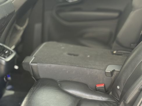 Used 2018 Volvo XC90 T5 Momentum w/ Convenience Package image 13