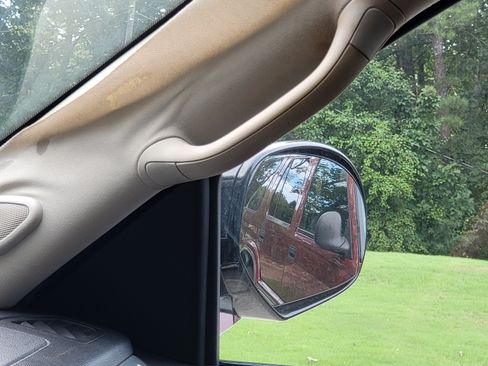 Used 2007 Cadillac Escalade AWD w/ Information Package image 16