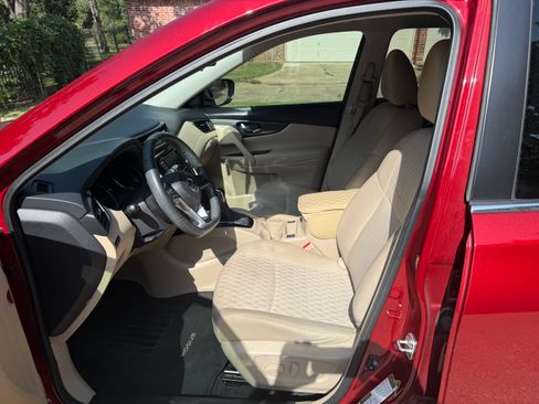 Used 2019 Nissan Rogue SV w/ Premium Package FWD image 5