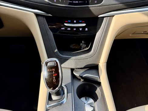 Used 2018 Cadillac XT5 FWD image 16