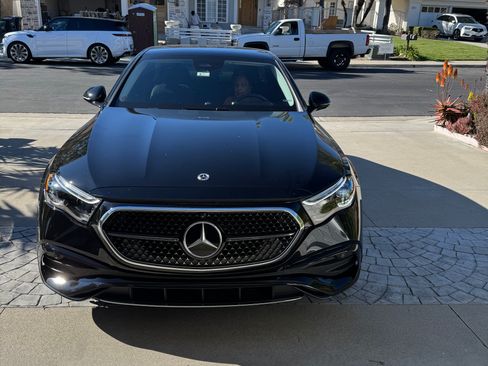 Used 2025 Mercedes-Benz E 350 4MATIC Sedan image 4