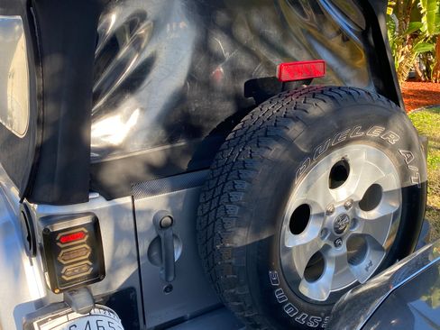 Used 2015 Jeep Wrangler Unlimited Sahara w/ Connectivity Group image 6