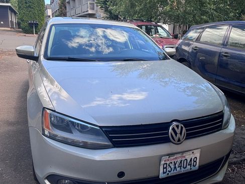 Used 2011 Volkswagen Jetta SEL FWD image 1