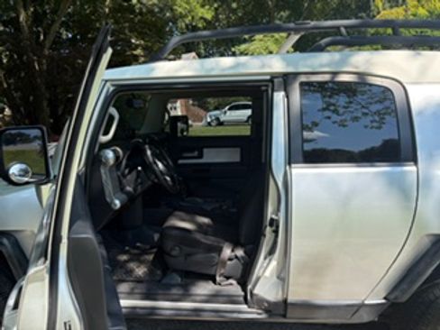 Used 2008 Toyota FJ Cruiser 2WD image 10
