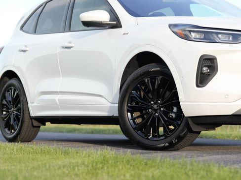 Used 2024 Ford Escape ST-Line Elite w/ Premium Technology Package image 16