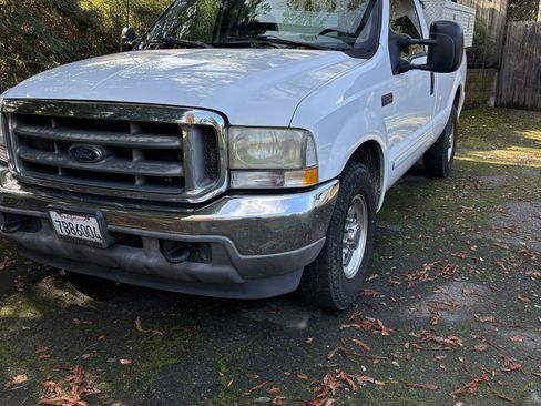 Used 2003 Ford F250 XLT image 2