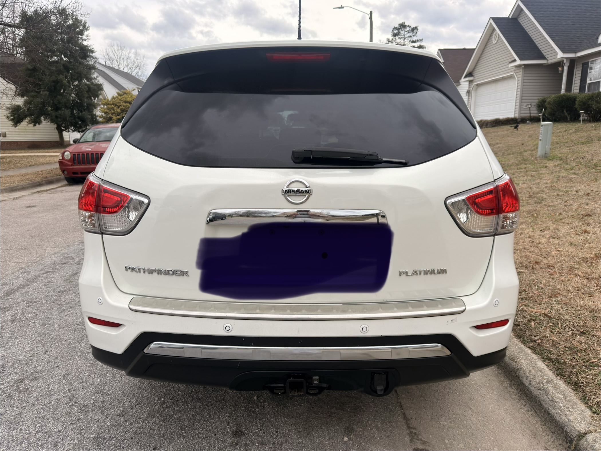 Used 2014 Nissan Pathfinder Platinum w/ Platinum Premium Package FWD image 4