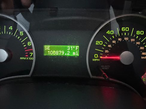 Used 2010 Ford Explorer XLT image 21