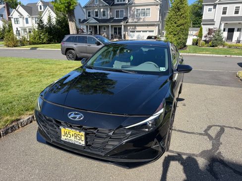Used 2023 Hyundai Elantra SEL w/ Convenience Package FWD image 2