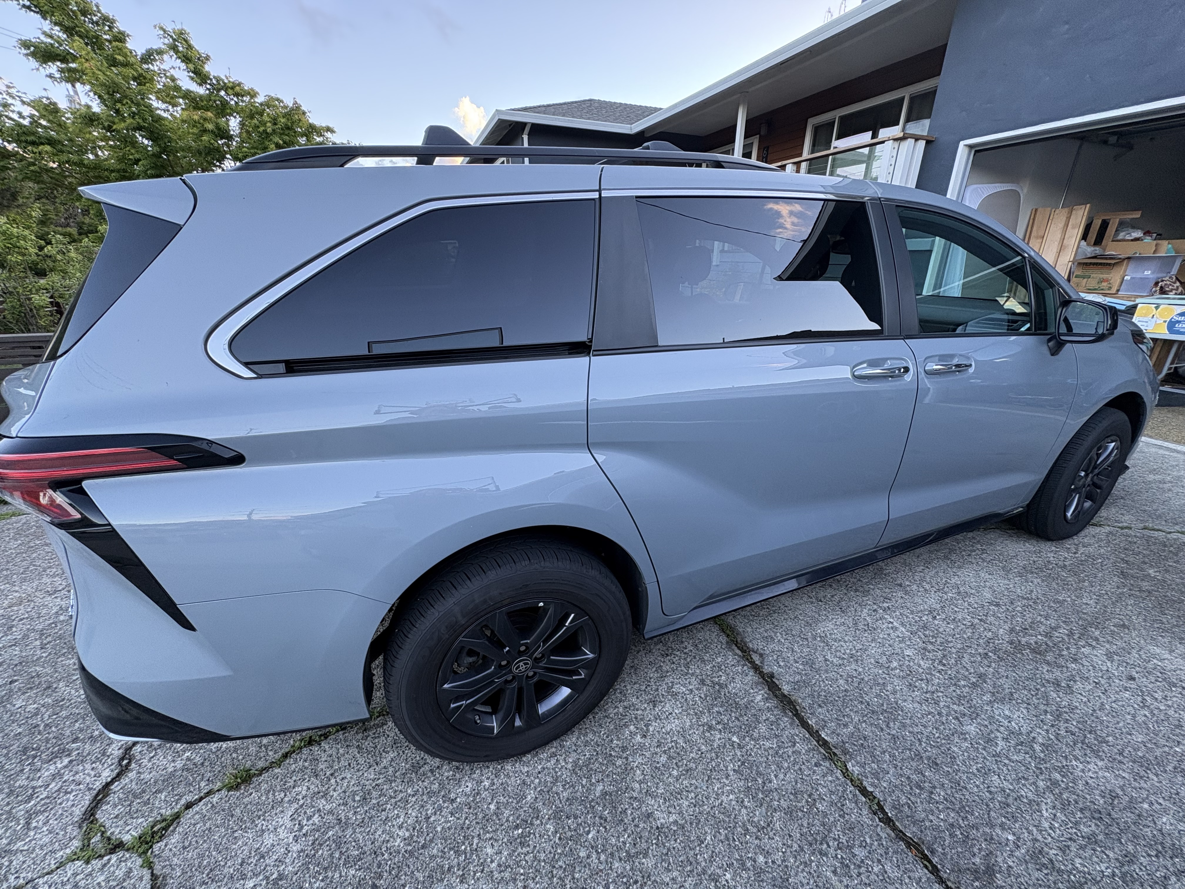 Used 2023 Toyota Sienna XSE AWD/4WD image 11