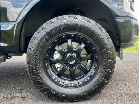 Used 2019 Ford F150 Lariat w/ Equipment Group 502A Luxury AWD/4WD image 9