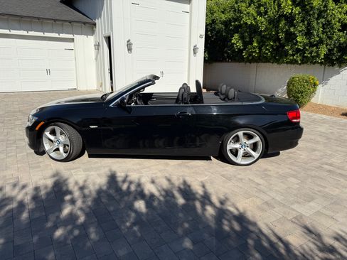 Used 2010 BMW 335i Convertible image 11