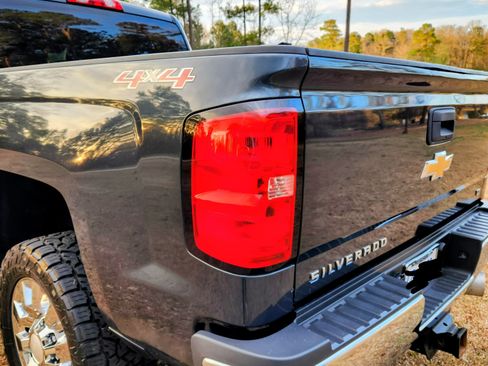 Used 2017 Chevrolet Silverado 2500 LT w/ LT Convenience Package image 6