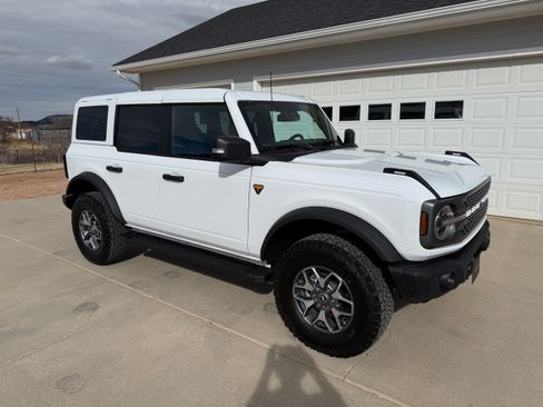 Used 2025 Ford Bronco Badlands image 13