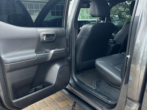 Used 2023 Toyota Tacoma TRD Off-Road image 18