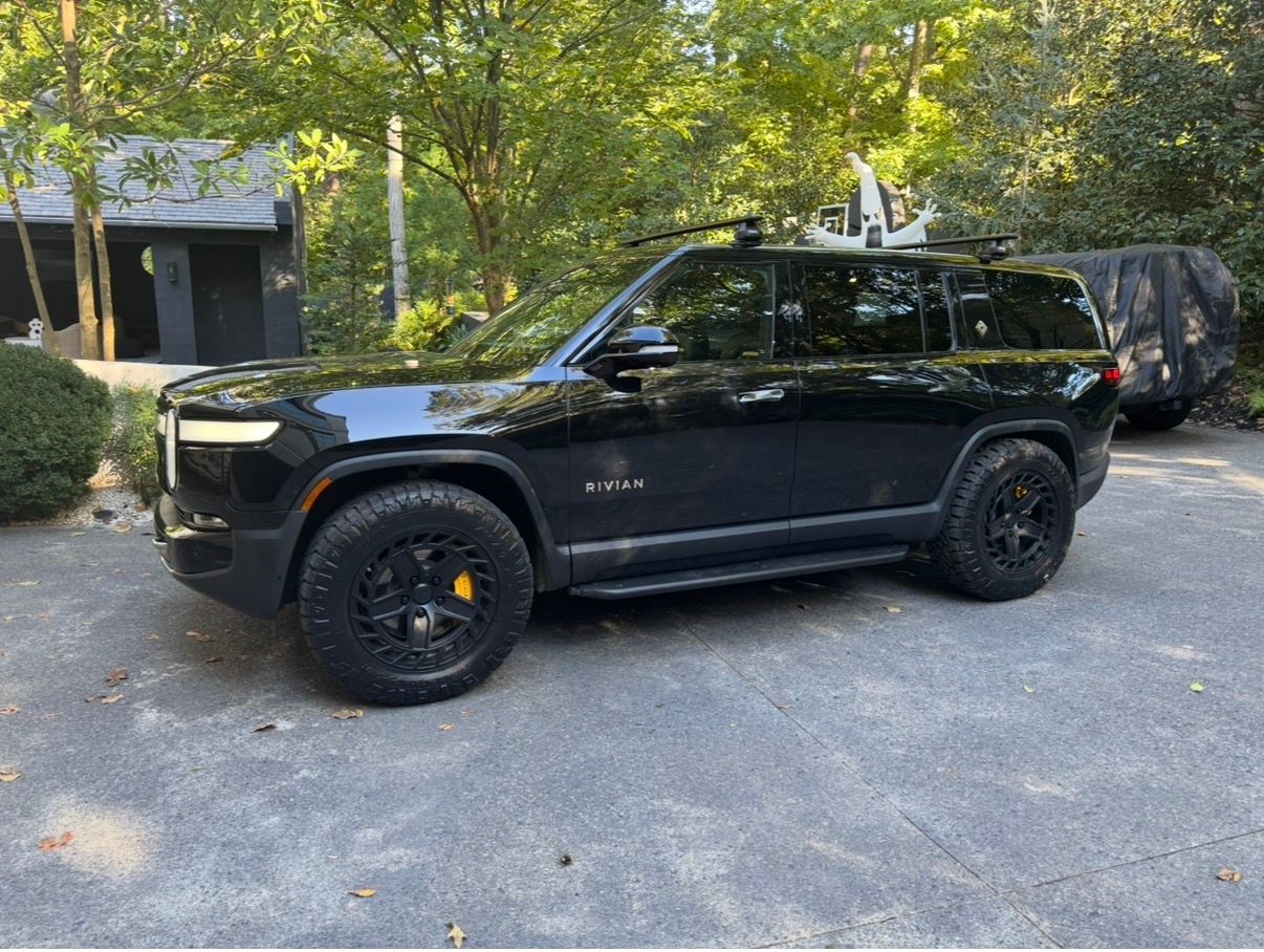 Used 2024 Rivian R1S Adventure AWD/4WD image 16