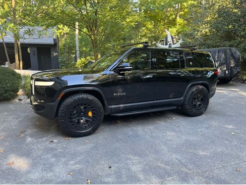 Used 2024 Rivian R1S Adventure AWD/4WD image 16