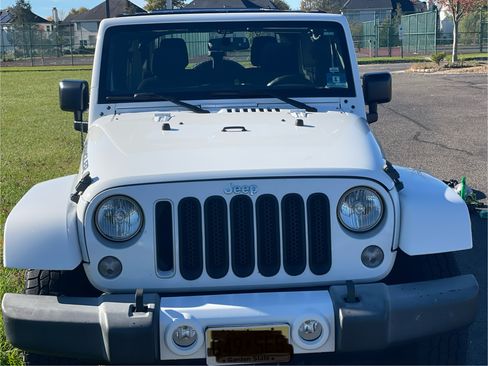 Used 2016 Jeep Wrangler Unlimited Sahara w/ Connectivity Group image 4