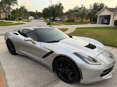 Used 2019 Chevrolet Corvette Stingray Coupe w/ 1LT RWD image 2