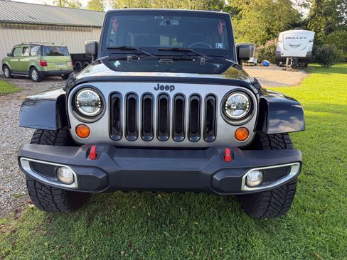 Used 2013 Jeep Wrangler Unlimited Sahara w/ Dual Top Group AWD/4WD image 4