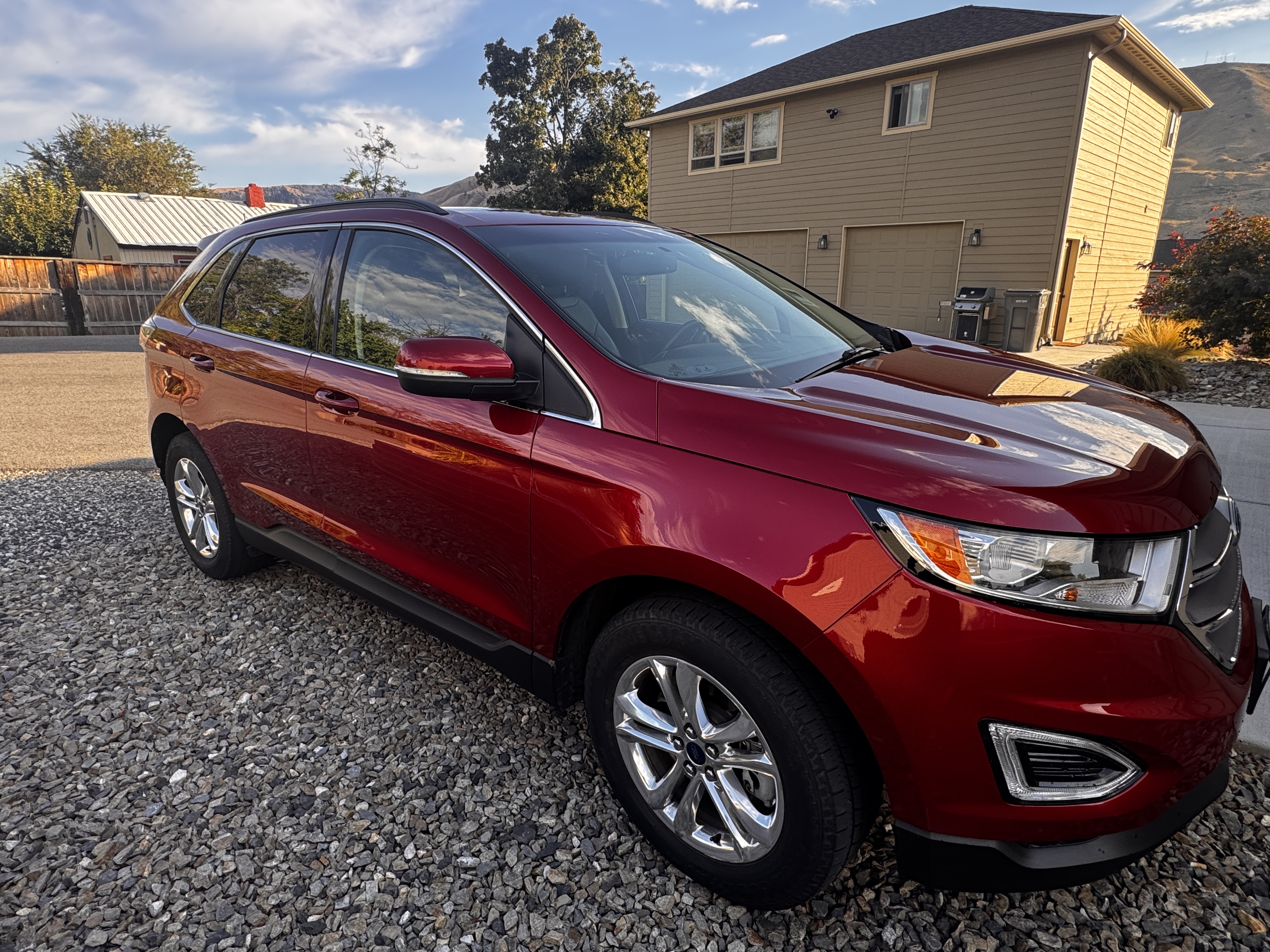Used 2017 Ford Edge SEL w/ Equipment Group 201A AWD/4WD image 1