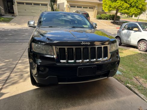Used 2013 Jeep Grand Cherokee Limited w/ Luxury Group II AWD/4WD image 2