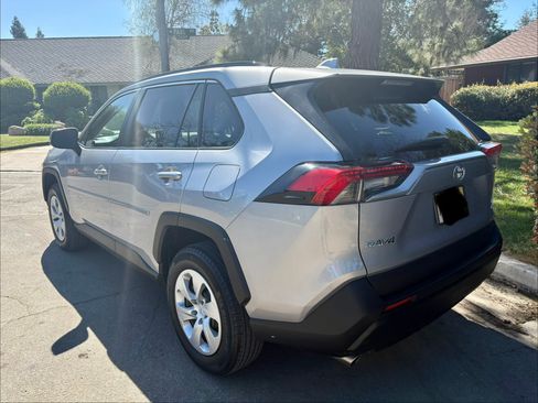 Used 2021 Toyota RAV4 LE image 8