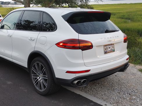 Used 2016 Porsche Cayenne S image 5
