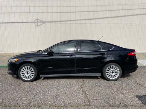 Used 2015 Ford Fusion S image 2