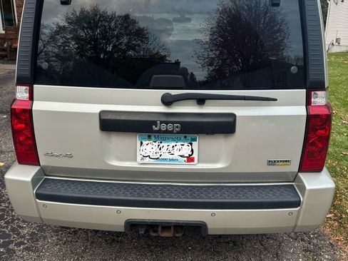 Used 2007 Jeep Commander Sport image 4