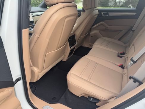 Used 2023 Porsche Cayenne S Platinum AWD/4WD image 14