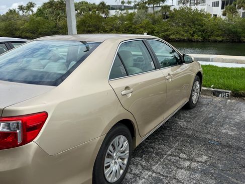 Used 2012 Toyota Camry LE image 12
