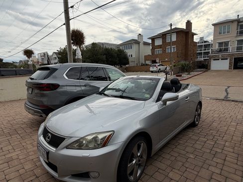Used 2010 Lexus IS 250C image 2