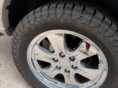 Used 2005 Cadillac Escalade AWD image 12