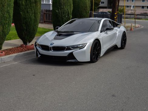 Used 2016 BMW i8 image 2