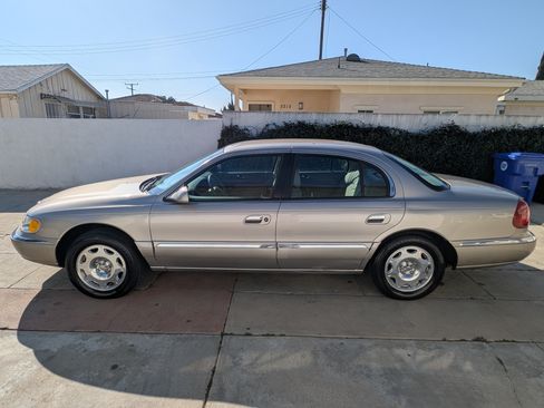 Used 1999 Lincoln Continental image 2