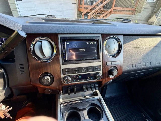 Used 2011 Ford F250 Lariat w/ Lariat Interior Pkg AWD/4WD image 16