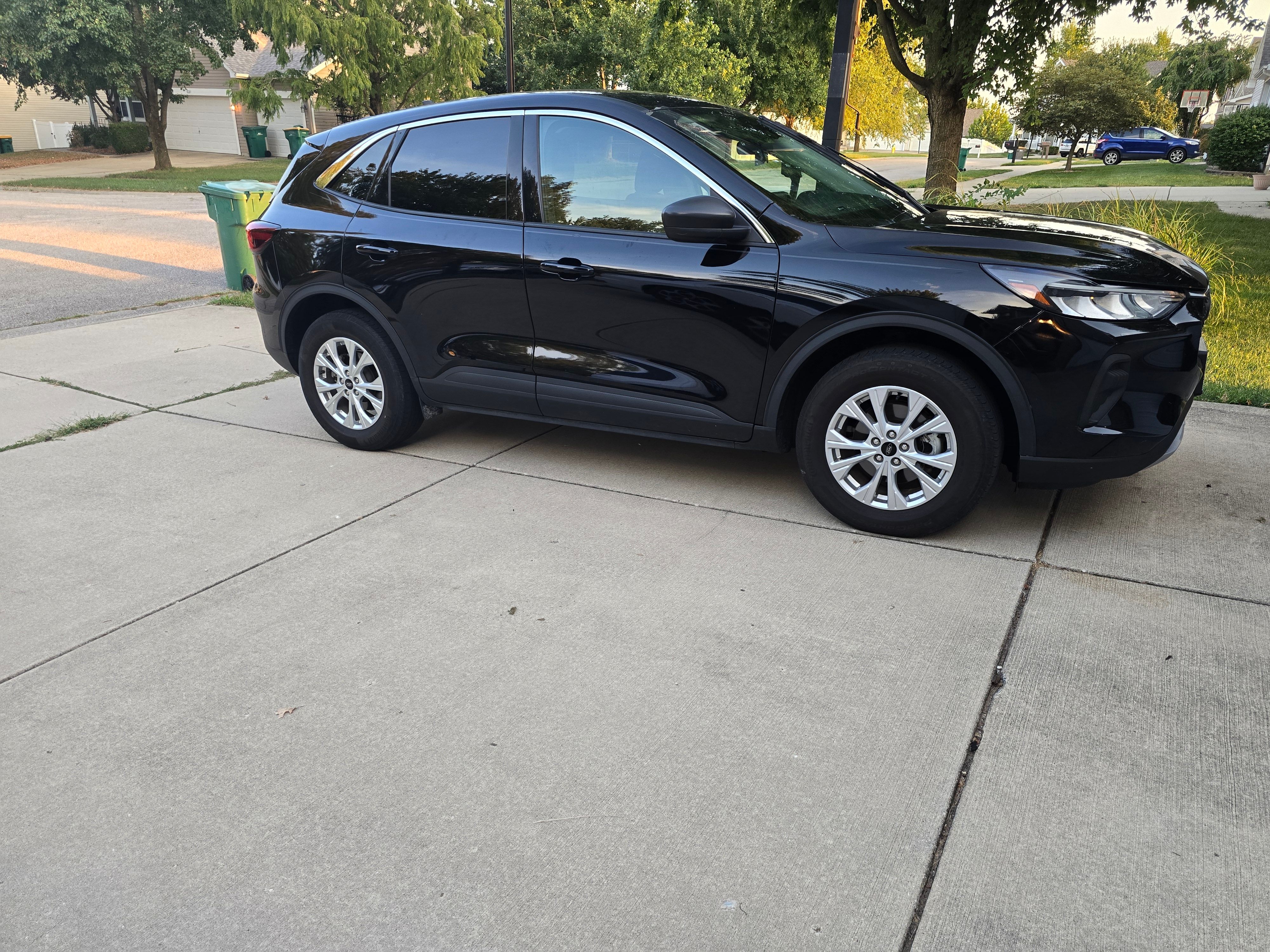 Used 2023 Ford Escape Active AWD/4WD image 1