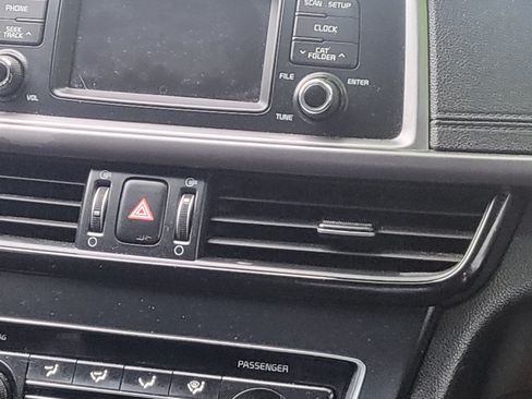 Used 2017 Kia Optima LX image 15