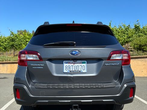Used 2018 Subaru Outback 2.5i Premium AWD/4WD image 6
