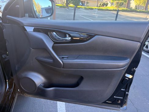 Used 2021 Nissan Rogue Sport SV image 18